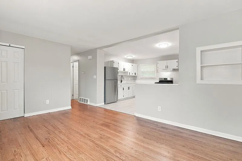3 bed, 1.5 bath, $1,495 — Photo 4