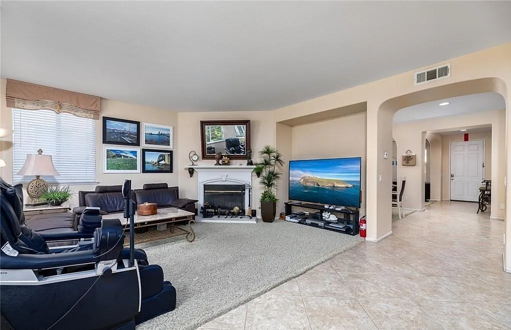 6513 Lunt Ct — Photo 2