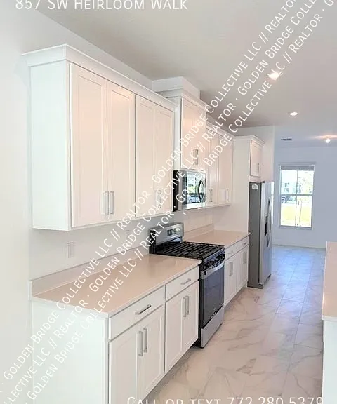 857 SW Heirloom Walk — Photo 3