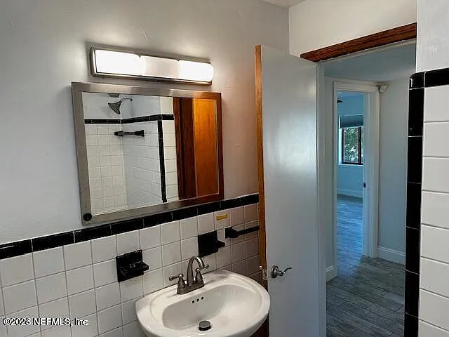 1012 N 6th Ave — Photo 10