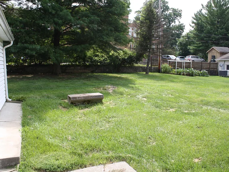 515 S Woodlawn Ave — Photo 12