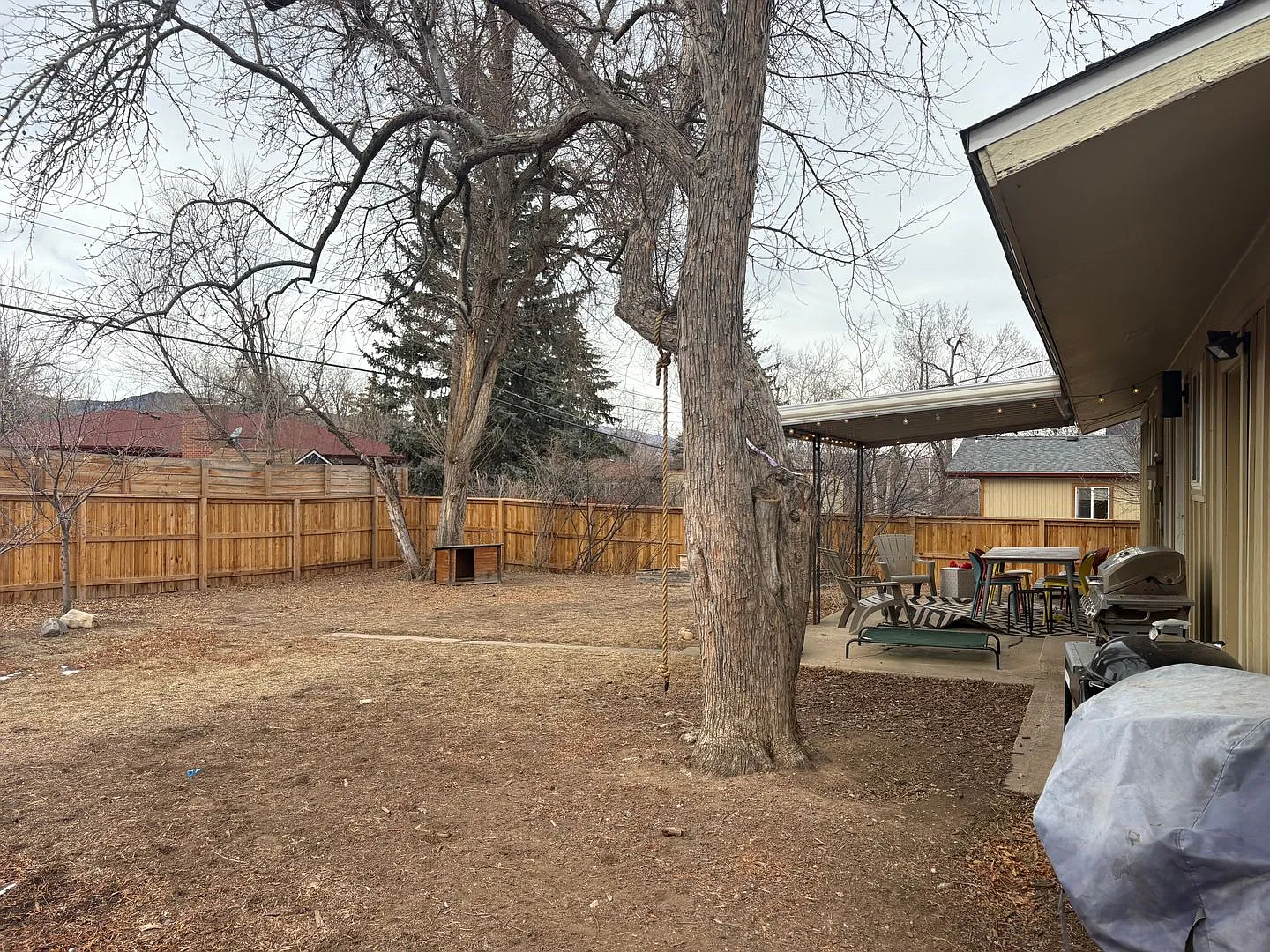 3 Bed 1 Bath Home W/Large Backyard Walking Distance To Everything. — Photo 2