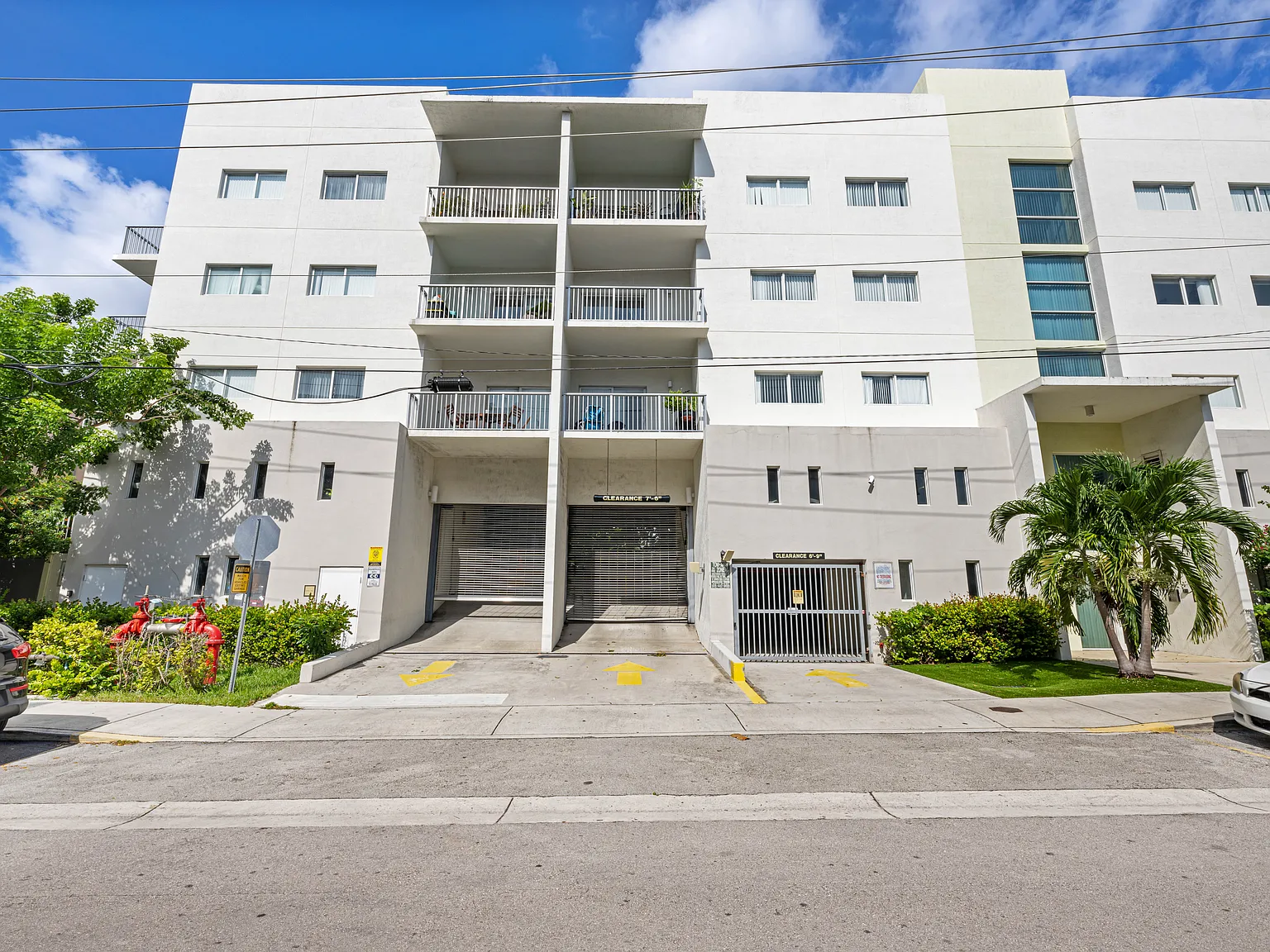 2 bed, 978 sqft, $2,400 — Photo 1