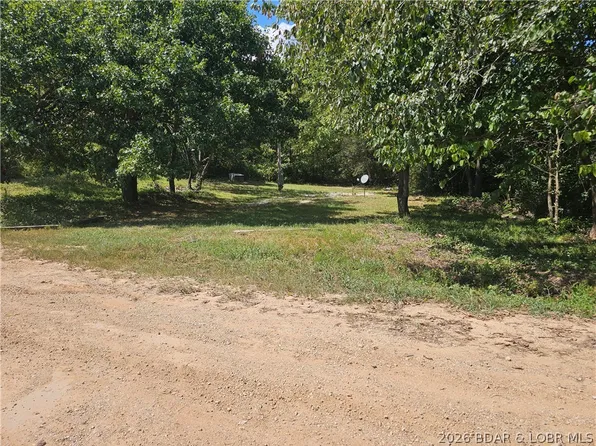 585 W Lakeview Dr, Eldon, MO 65026