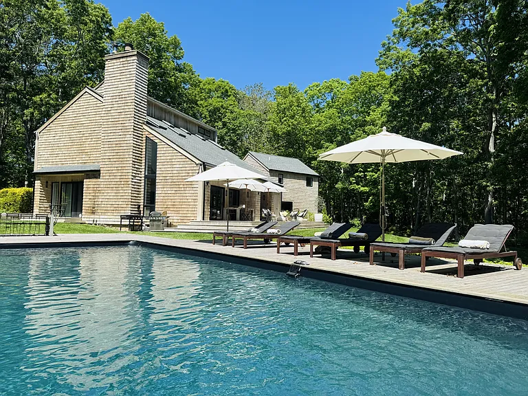 753 Edge Of Woods Rd — Photo 29