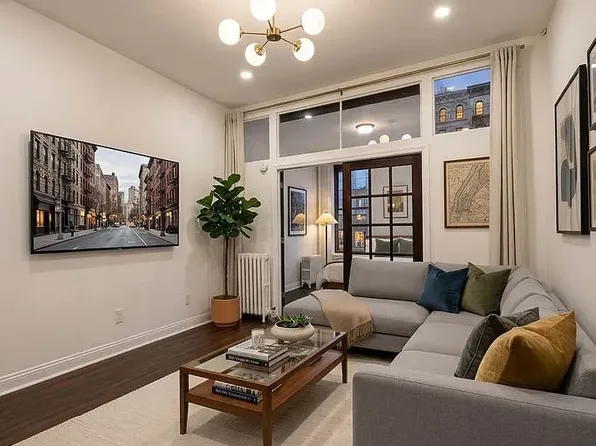 13 Saint Marks Pl, New York, NY