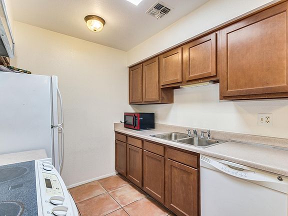 5th image of 311 W Blackhawk Dr Unit 3