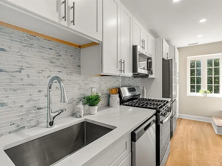 543 Centre St #6 — Photo 4