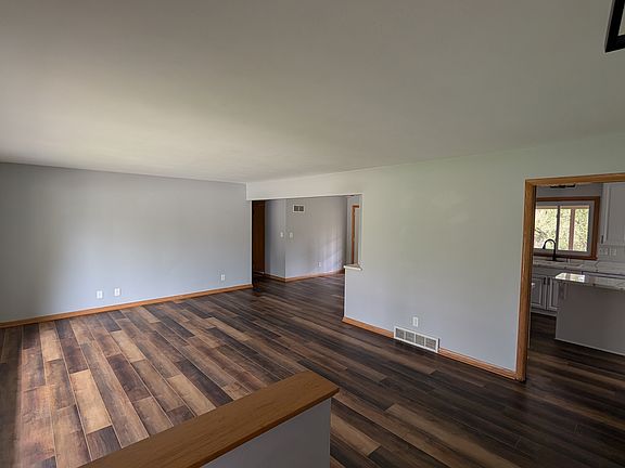 3rd image of 324 Huntington Rd