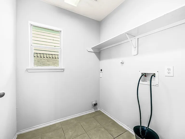 307 Gateship Dr — Photo 9