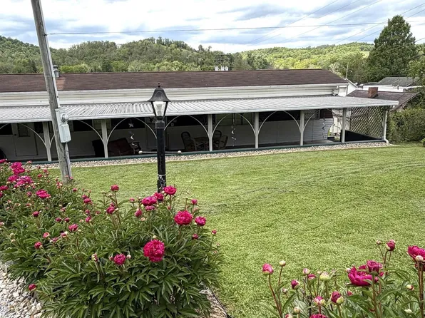 89 Station St, Shinnston, WV 26431