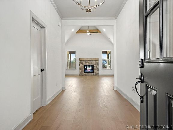 2nd image of 7109 E Queens St
