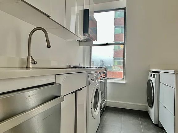 3rd image of 101 W 126th St APT 2F