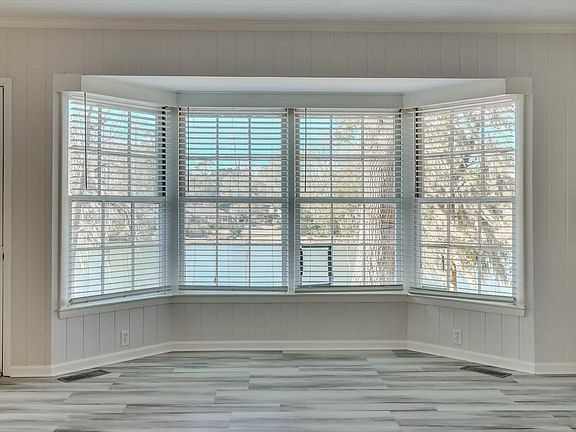 12th image of 134 Lake Bluff Drive