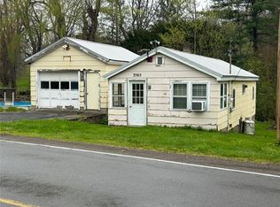 3565 N Creek Rd, Palmyra, NY 14522
