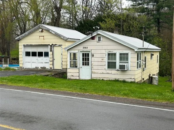 3565 N Creek Rd, Palmyra, NY 14522