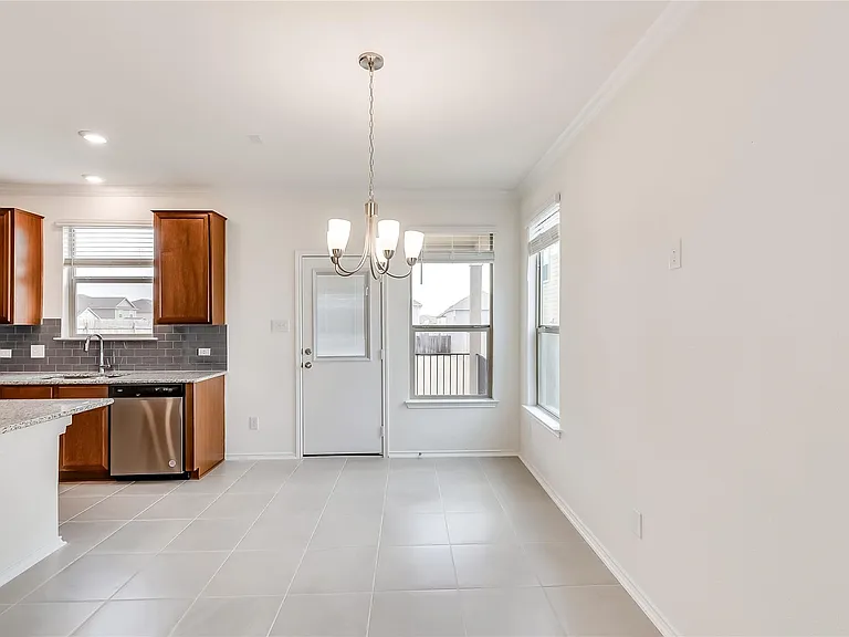 105 Clematis Ct — Photo 13