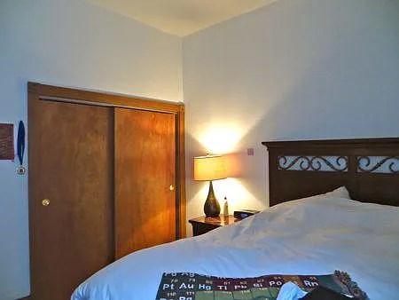 2 bed, 650 sqft, $4,000 — Photo 2