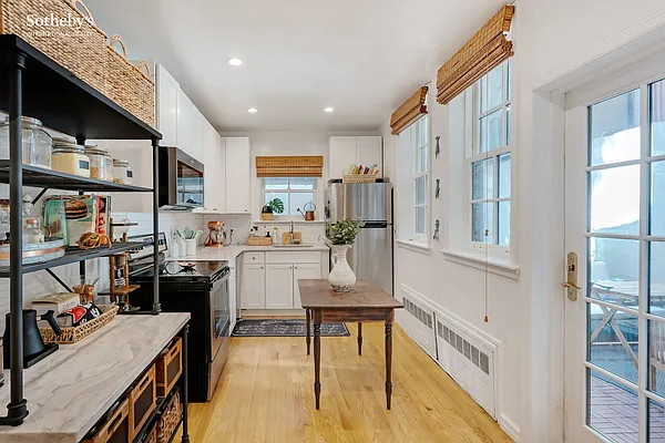 Rented by Sotheby's International Realty | media 22