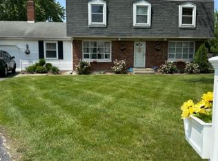 15 Huntley Ct, Crete, IL 60417