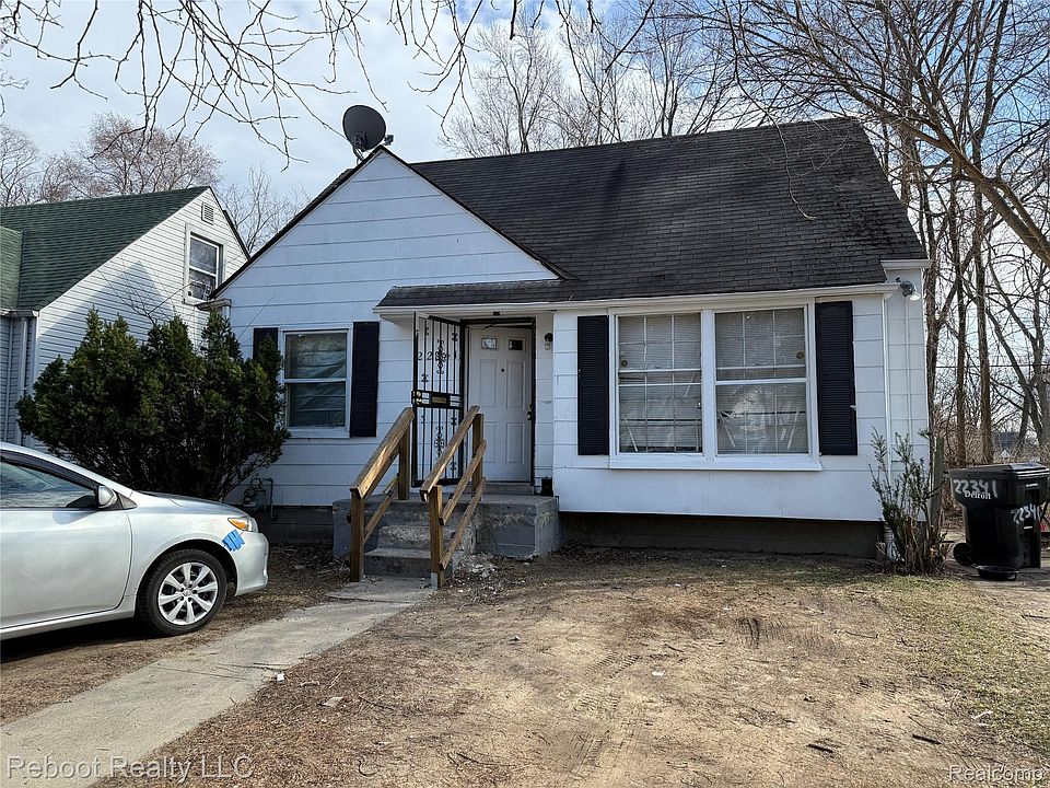 1st image of 22341 Lyndon St