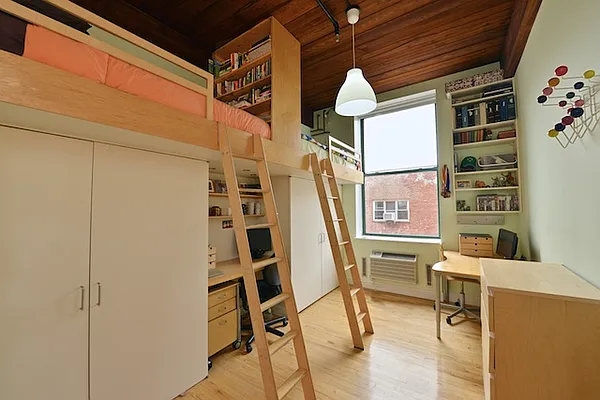 Sold by Realty Collective | media 9