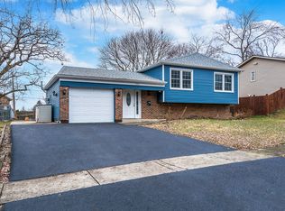 7930 Everglade Ave, Woodridge, IL 60517