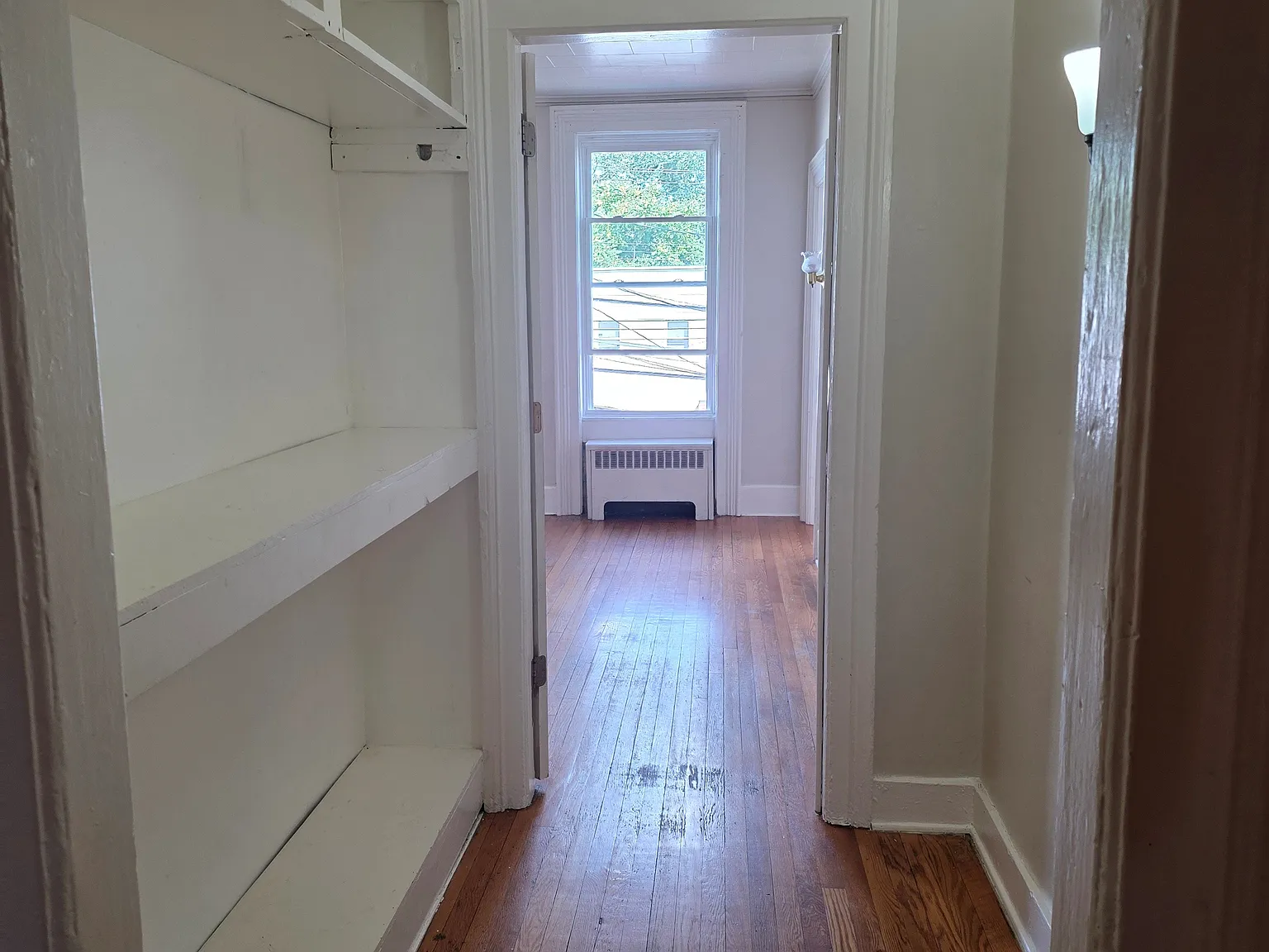 2 bed, 950 sqft, $1,350 — Photo 2