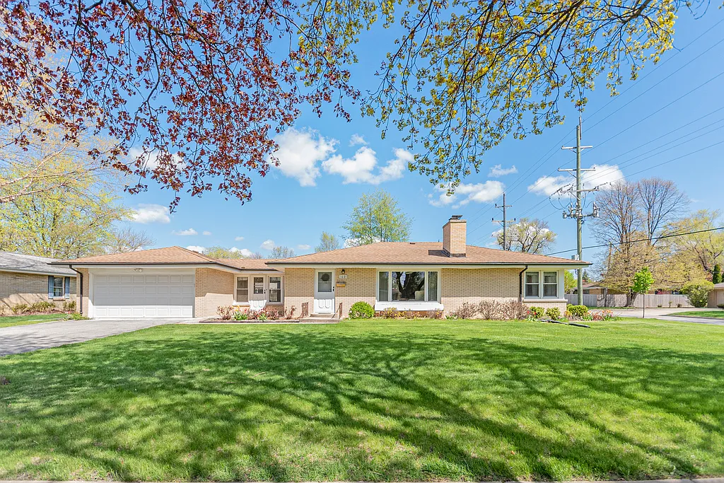 1601 Mayfield Ave photo 1