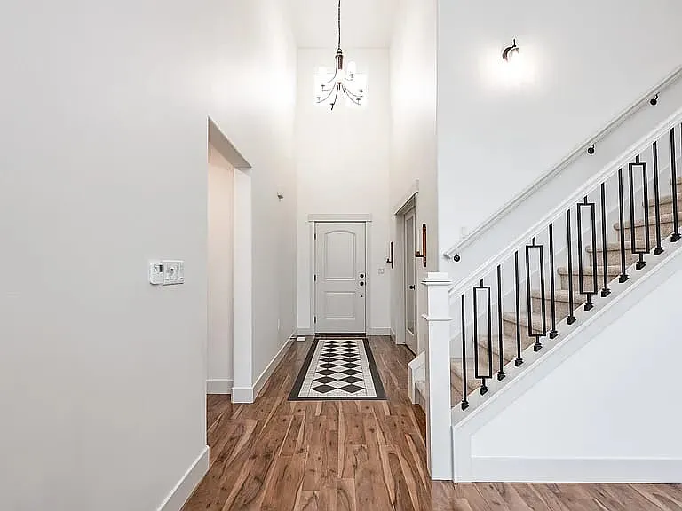 5 bed, 2.5 bath, 4488 sqft, $4,500 — Photo 3