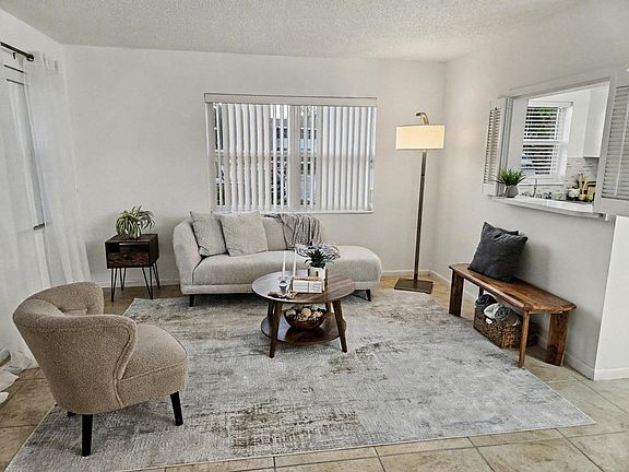 4th image of 263 Windsor L
