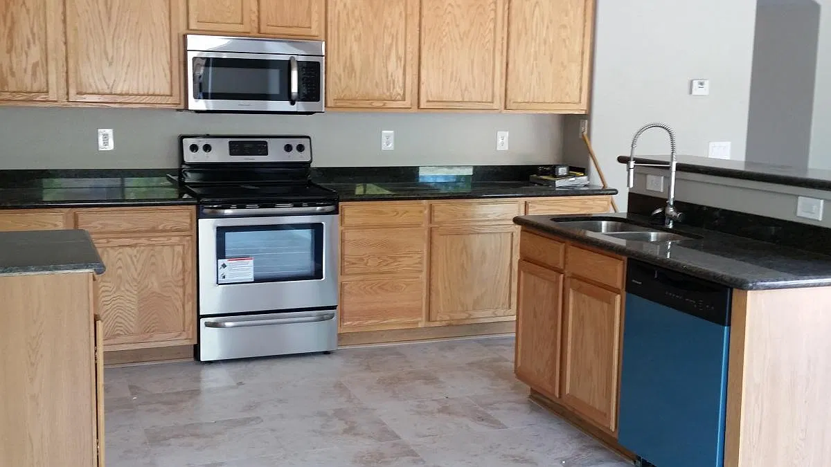 3172 W Rose Garden Lane — Photo 3