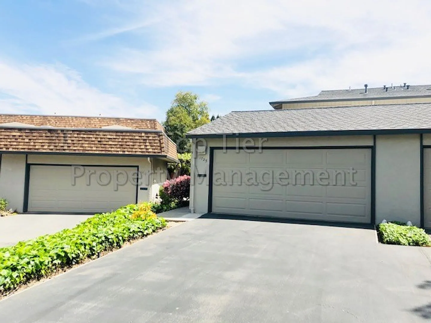 Very nice 2 Bed/ 1.5 Bath /1,263 Sqft Walnut Creek townhouse in desirable Skywest HOA available O... — Photo 2