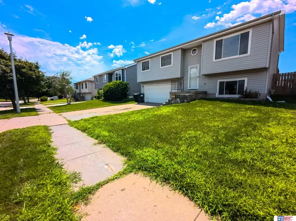 2733 NW 8th St, Lincoln, NE 68521