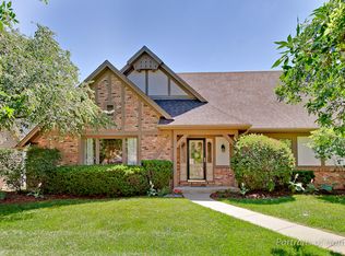 301 Oakwood Ct, Wheaton, IL 60189