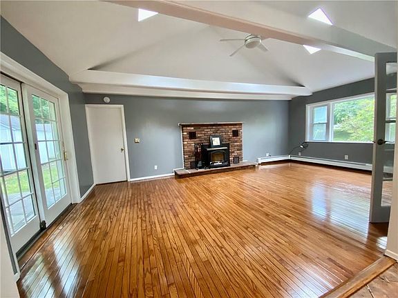 3rd image of 17 Birchwood Dr