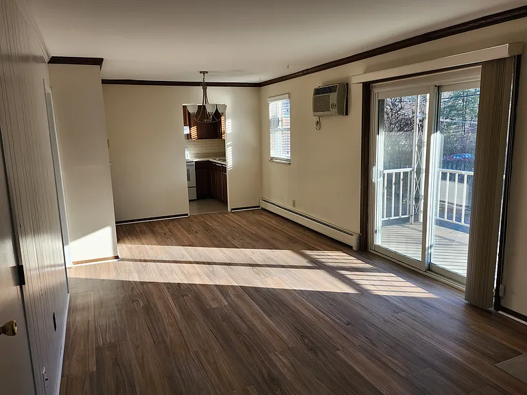 2055 Sutton Ave — Photo 2