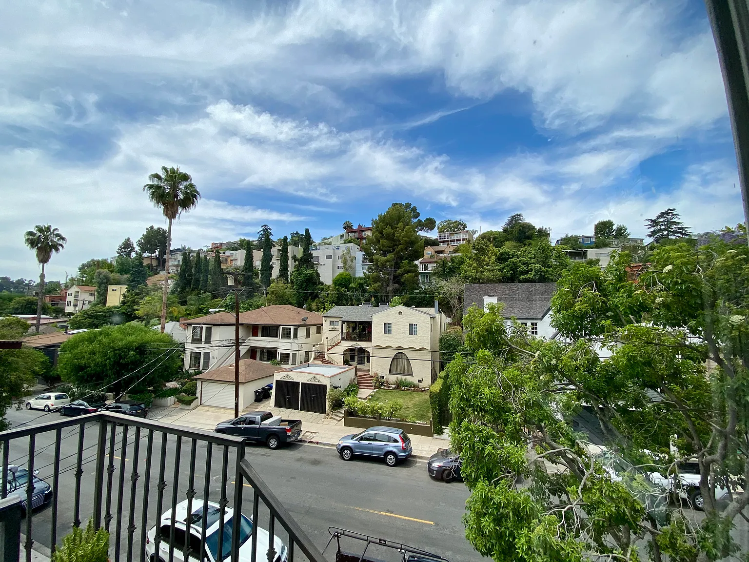 2 bed, 1000 sqft, $4,350 — Photo 3