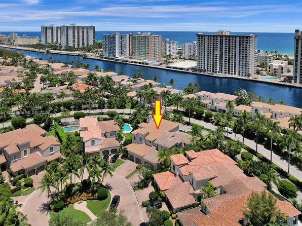 822 Spinnaker Dr E, Hollywood, FL 33019