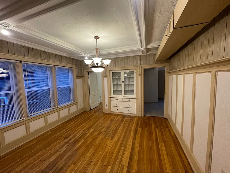 506 Kirby St E — Photo 12