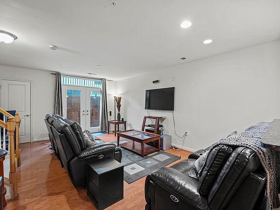4th image of 2665 Prosperity Ave APT 2
