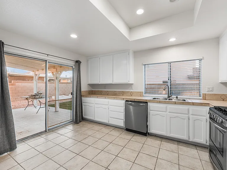 44351 Shad St — Photo 9