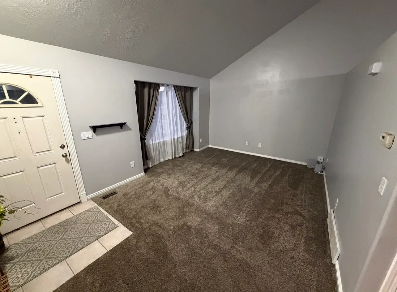 5 bed, 2074 sqft, $2,900 — Photo 3