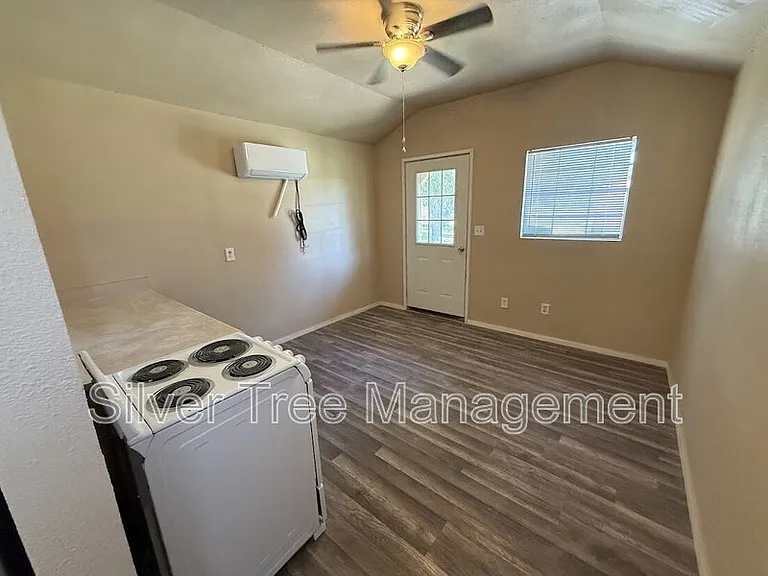 260 Lark Meadow Dr #D — Photo 10