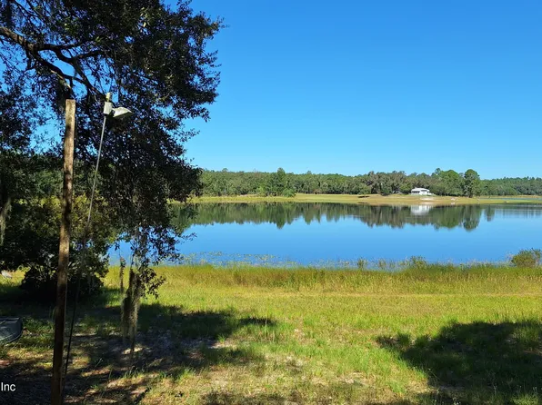 300 MACGILL Street, Interlachen, FL 32148