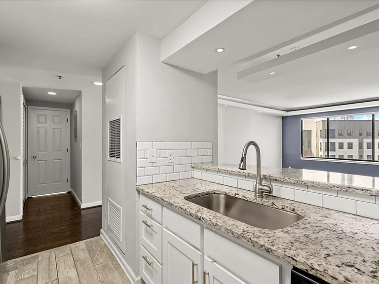 3481 Lakeside Dr NE #1007 — Photo 3