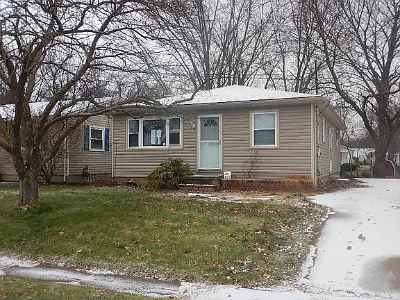 3rd image of 3693 Louise St