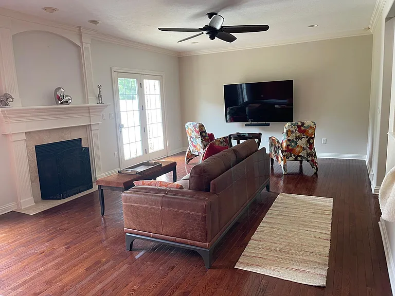 402 Georgetowne Ct — Photo 12