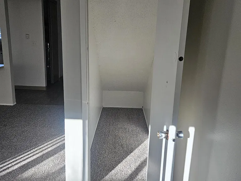 The Brigadoon 4210 NE Cully Blvd — Photo 24