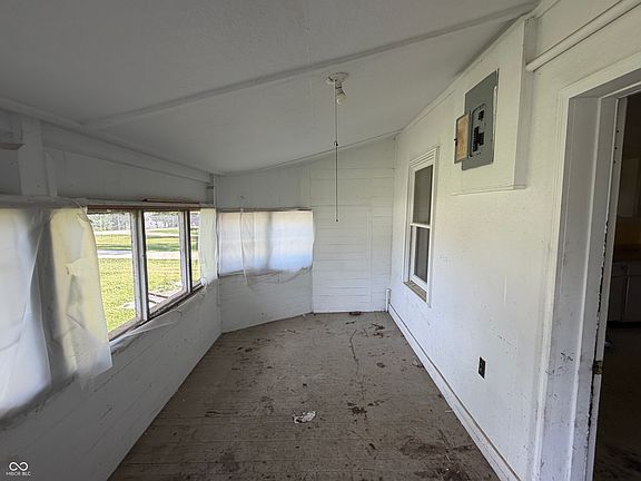 4th image of 802 9th St